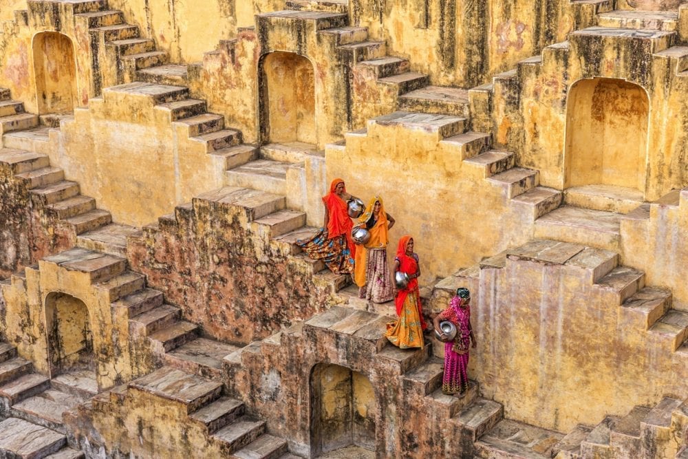 Der Panna-Meena-ka-Kund Stufenbrunnen in Jaipur