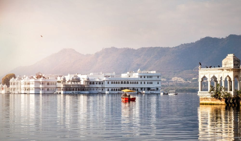 Der Seepalast und Pichola See in Udaipur