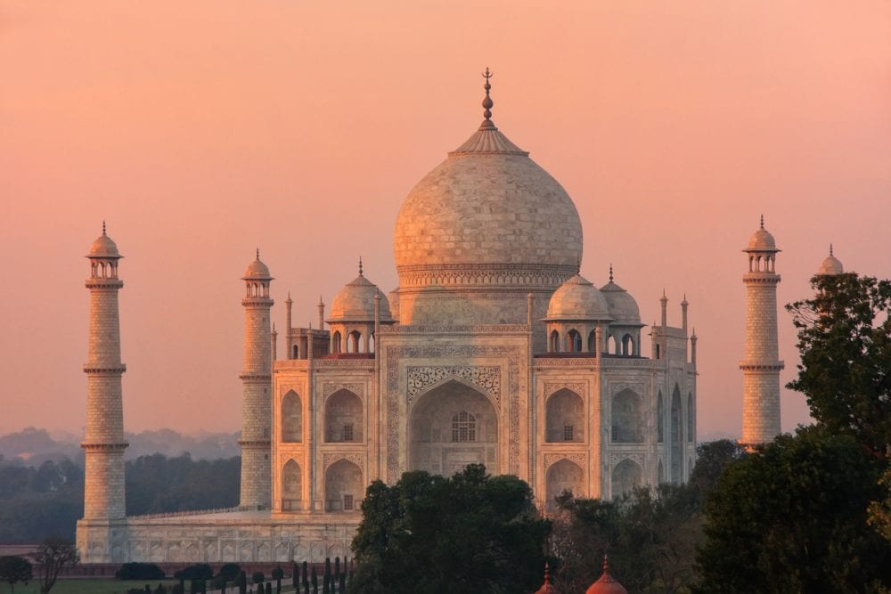 Das Taj Mahal in Agra bei Sonnenuntergang