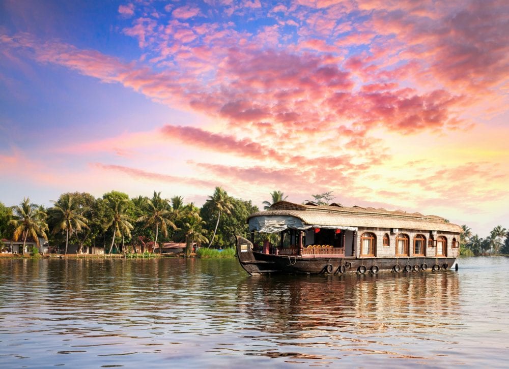 Erleben Sie auf Ihrer individuellen Südindien Reise eine magische Hausbootfahrt in Alapuzzha