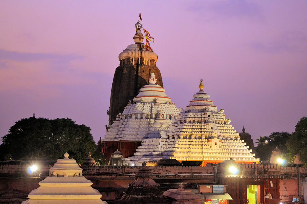 Den heiligen Jagannath-Tempel in Puri können Touristen von einer Aussichtsplattform erblicken