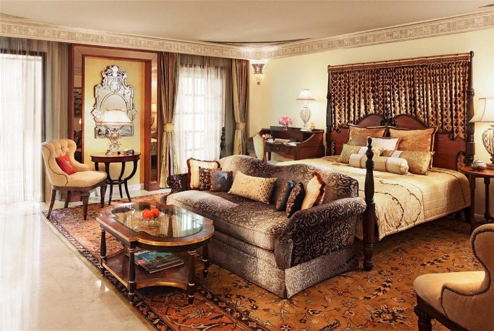 Ein exklusives Zimmer im Taj Rambagh Palace (Jaipur) auf einer Indien Luxusreise