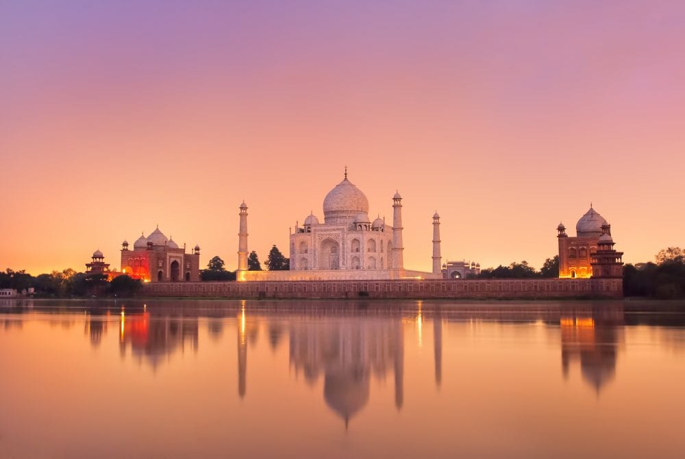 Taj Mahal in Agra bei Sonnenuntergang