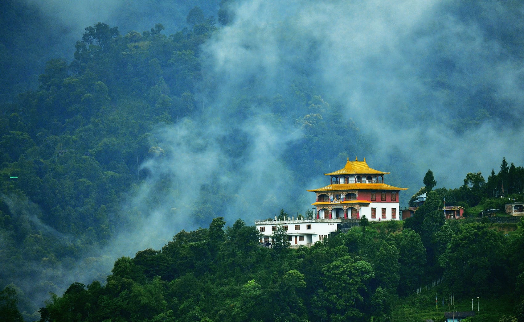 Das einsame Rumtek Kloster nahe Gangtok in Sikkim auf einer Ostindien Reise besuchen!
