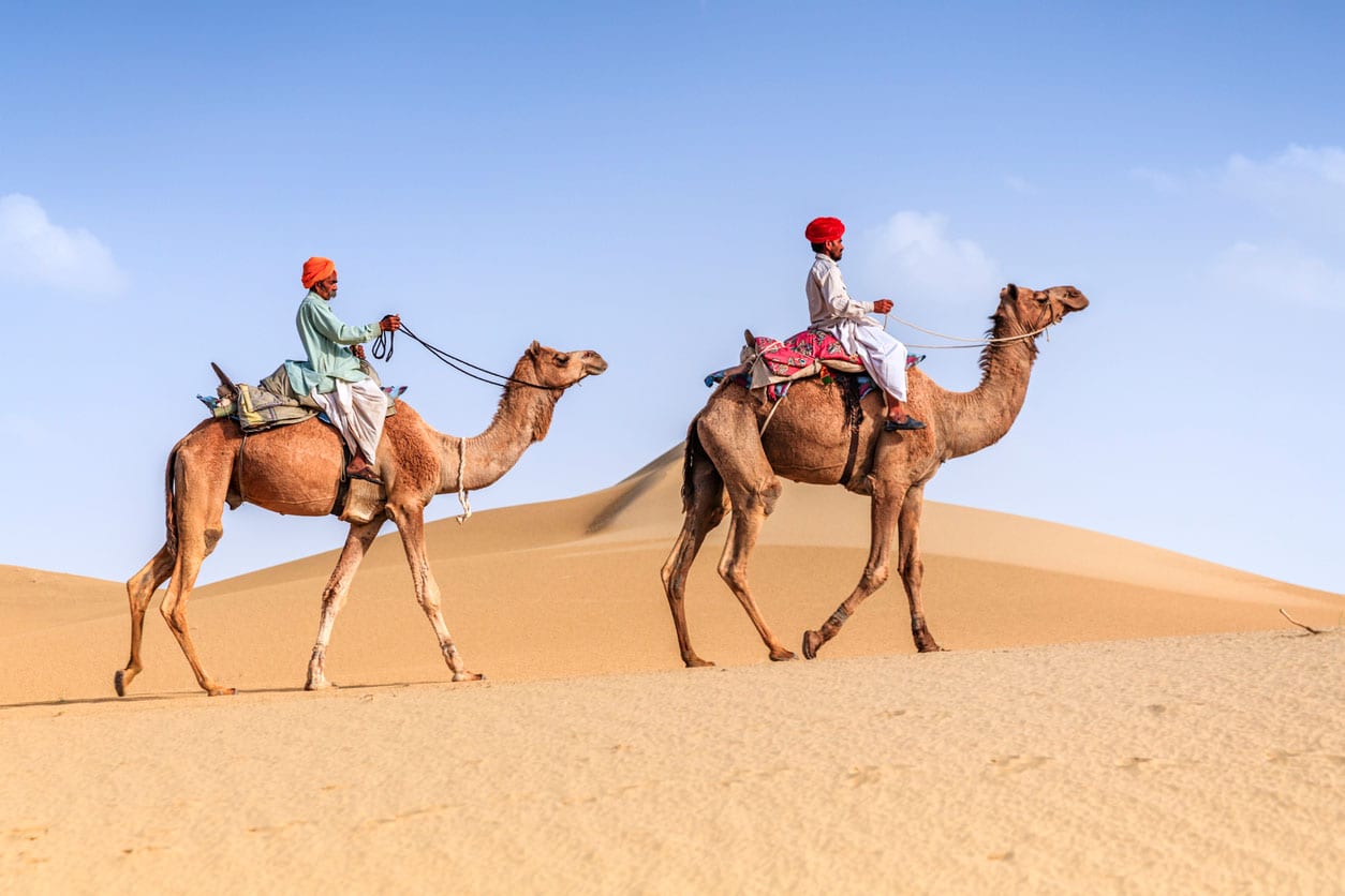 Erleben Sie magische Kamelritte in der Wüste von Thar auf Nordindien Privatreisen durch Rajasthan