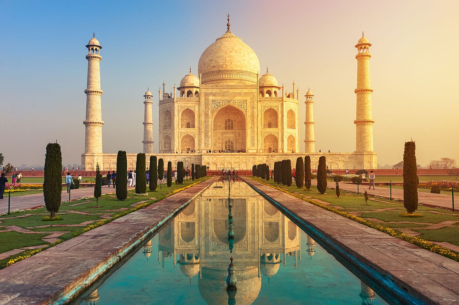 Auf Rundreisen durch Indien können Sie das märchenhafte Taj Mahal in Nordindien bewundern