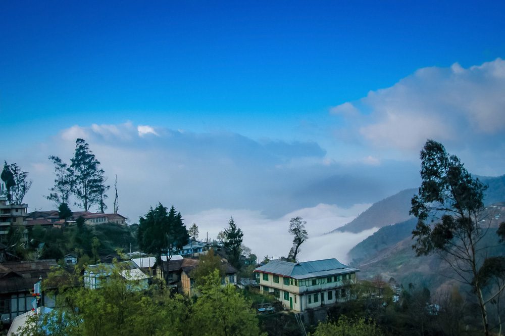 Ein atemberaubender Panoramablick von der Stadt Bomdila auf die Berge von Arunachal Pradesh - Nordostindien Rundreise