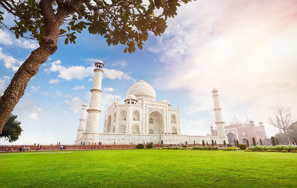 Das weltberühmte Mausoleum Taj Mahal in Agra