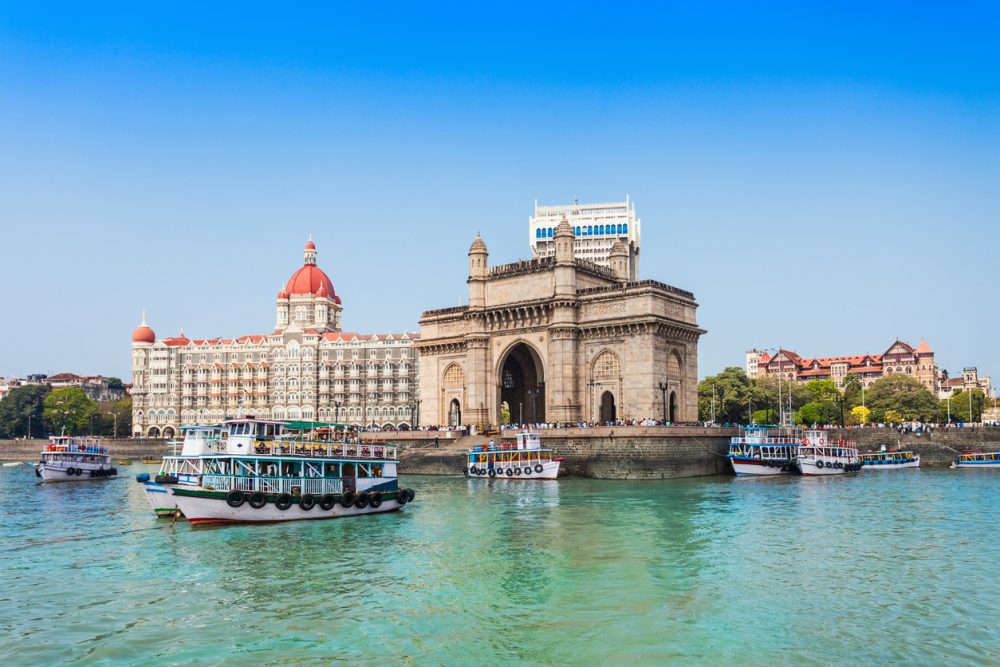 Das wundervolle Gateway of India am Hafen ist das Wahrzeichen von Mumbai
