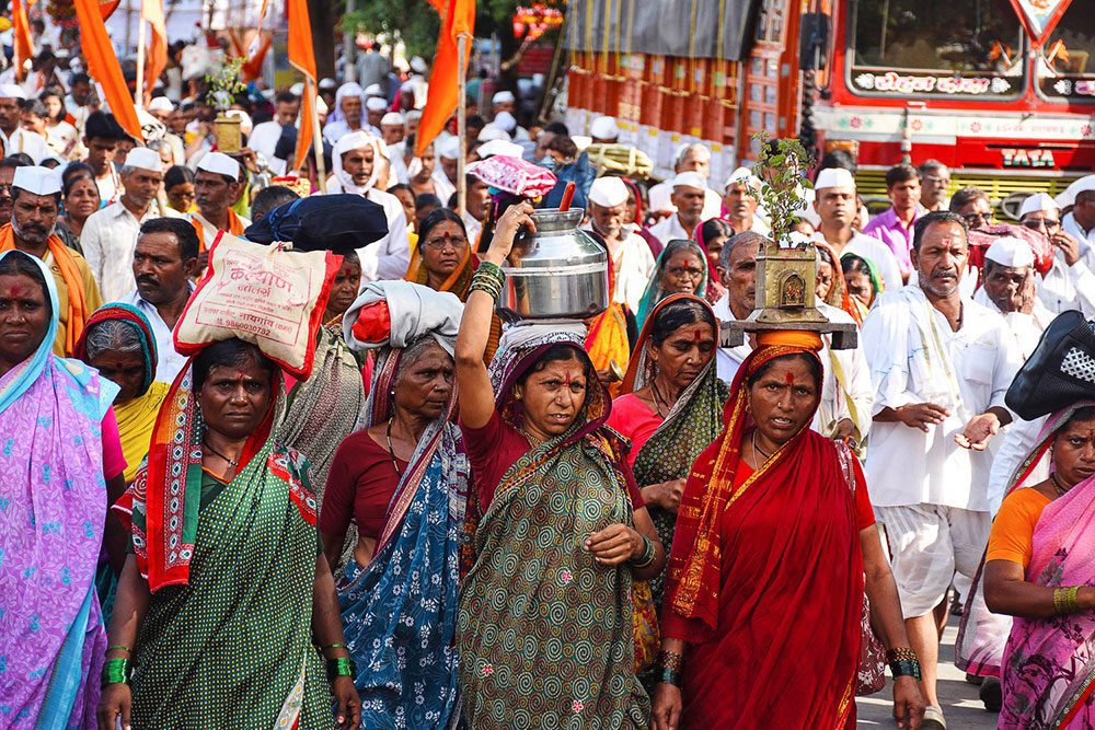 Eine Gruppe von Hindus auf Ihrem Pilgerweg in Pune