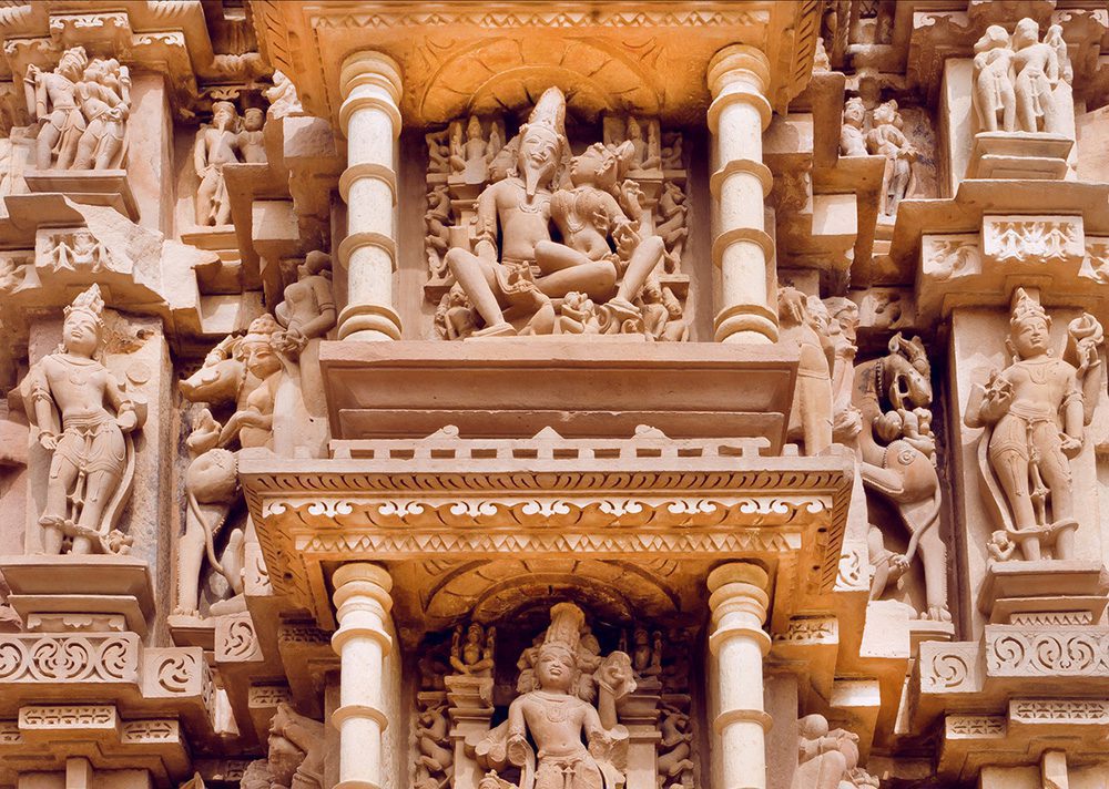 Kamasutra Skulpturen im Kandariya-Mahadeva-Tempel in Khajuraho, Nordindien