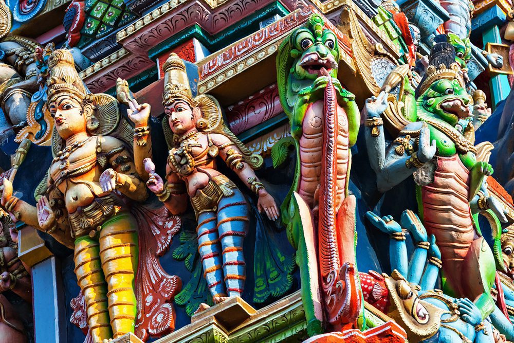 Der Minakshi-Tempel in Madurai ist geschmückt mit unzähligen bunten Skukpturen