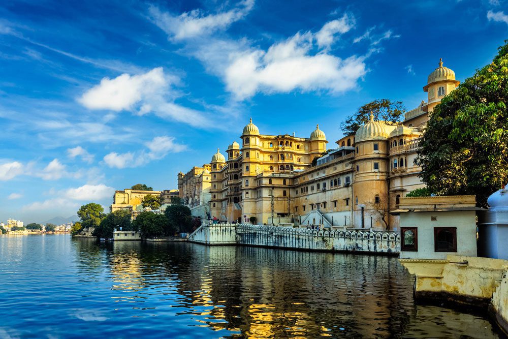 Das malerische Udaipur mit dem Stadtpalast und dem Pichola-See