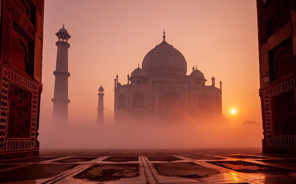 Ein Besuch des Taj Mahal ist in den frühen Morgenstunden und bei Sonneuntergang ein magisches Erlebnis
