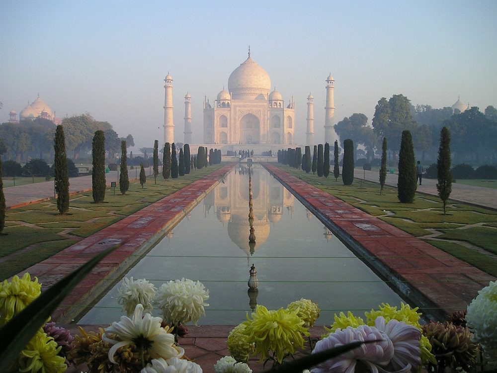 Das sagenhafte Taj Mahal in Agra am Morgen