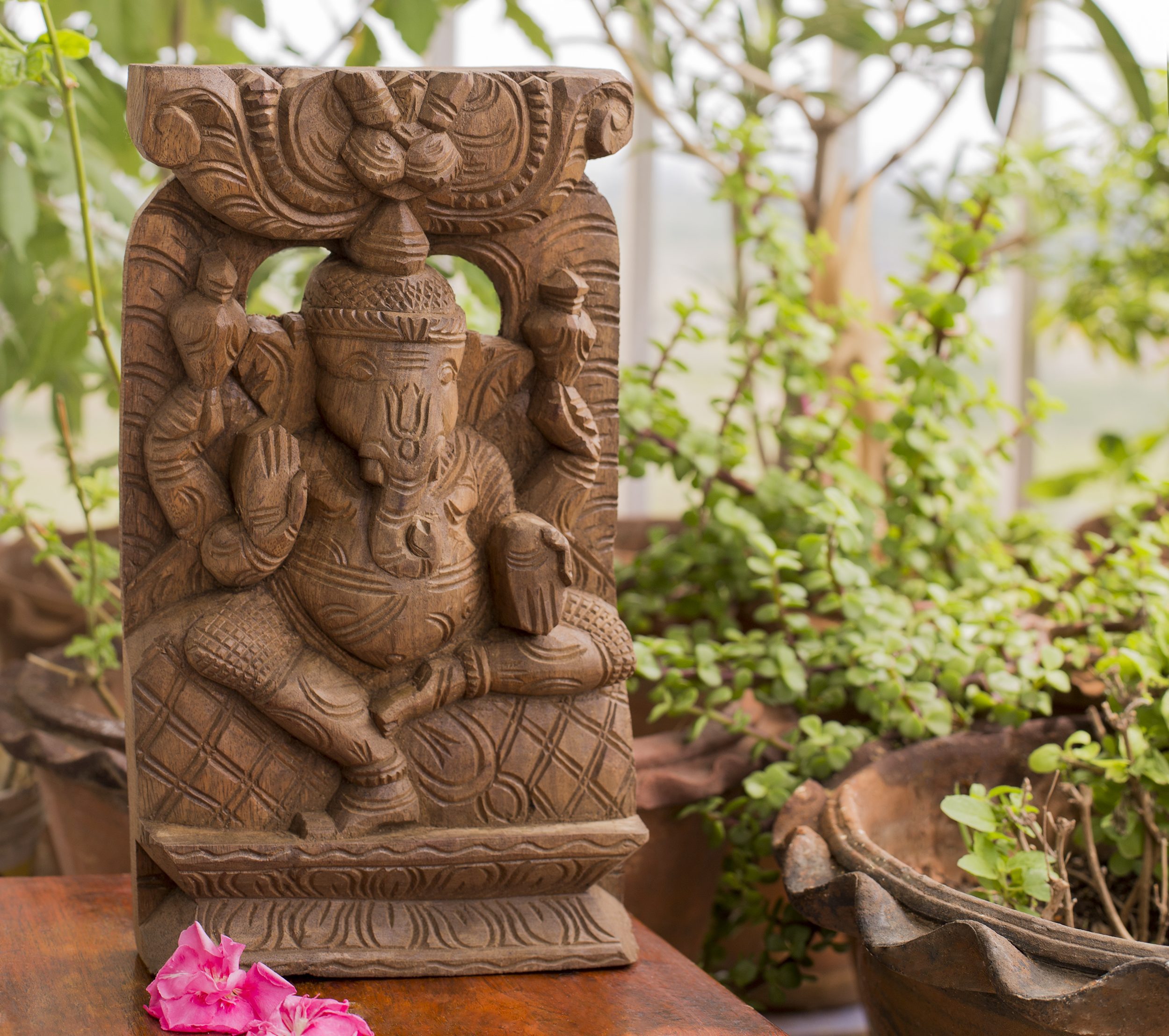 Ganesha-Statue im Garten eines Ayurveda Resorts in Indien
